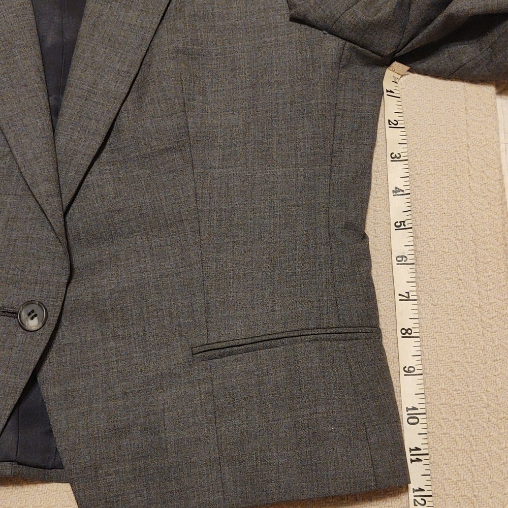The Executive Club Women's Blazer - Picture 9 of 9